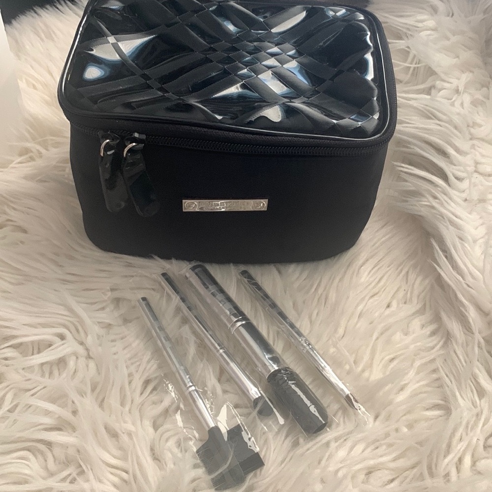 Burberry cosmetics case euc with brushes included nwot